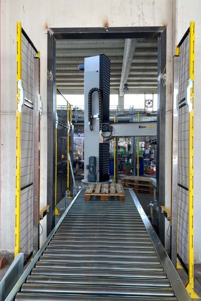 Robot pallettizzatore per scatole