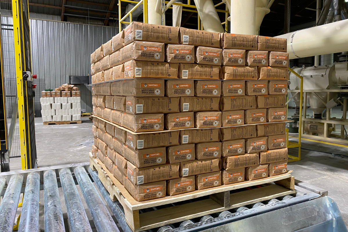 Sacchi e fardelli di farina pallettizzati